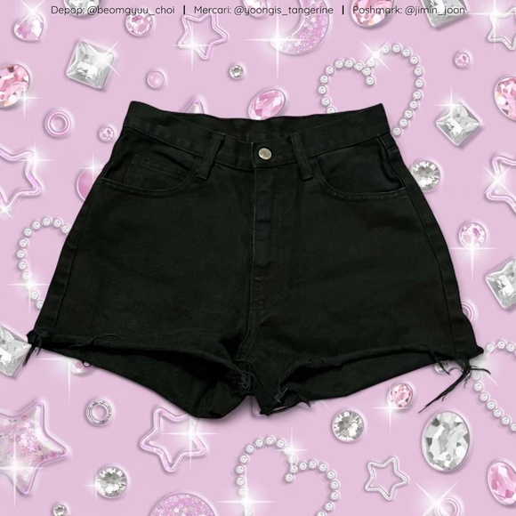 Brandy Melville Pants - Black Brandy Melville John Galt high waisted shorts